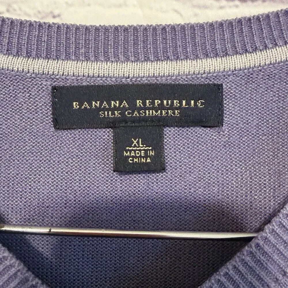Banana Republic Silk Cashmere V-Neck Sweater Mens XL  Lightweight Luxury Purple